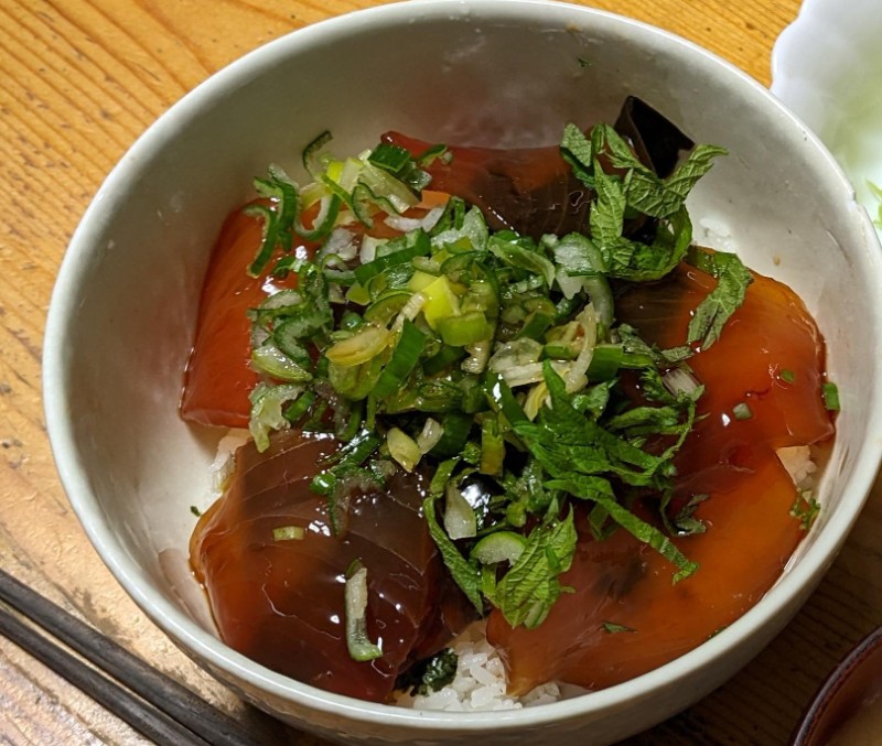 まぐろの漬け丼